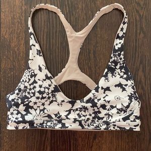 Lululemon sports bra size 4